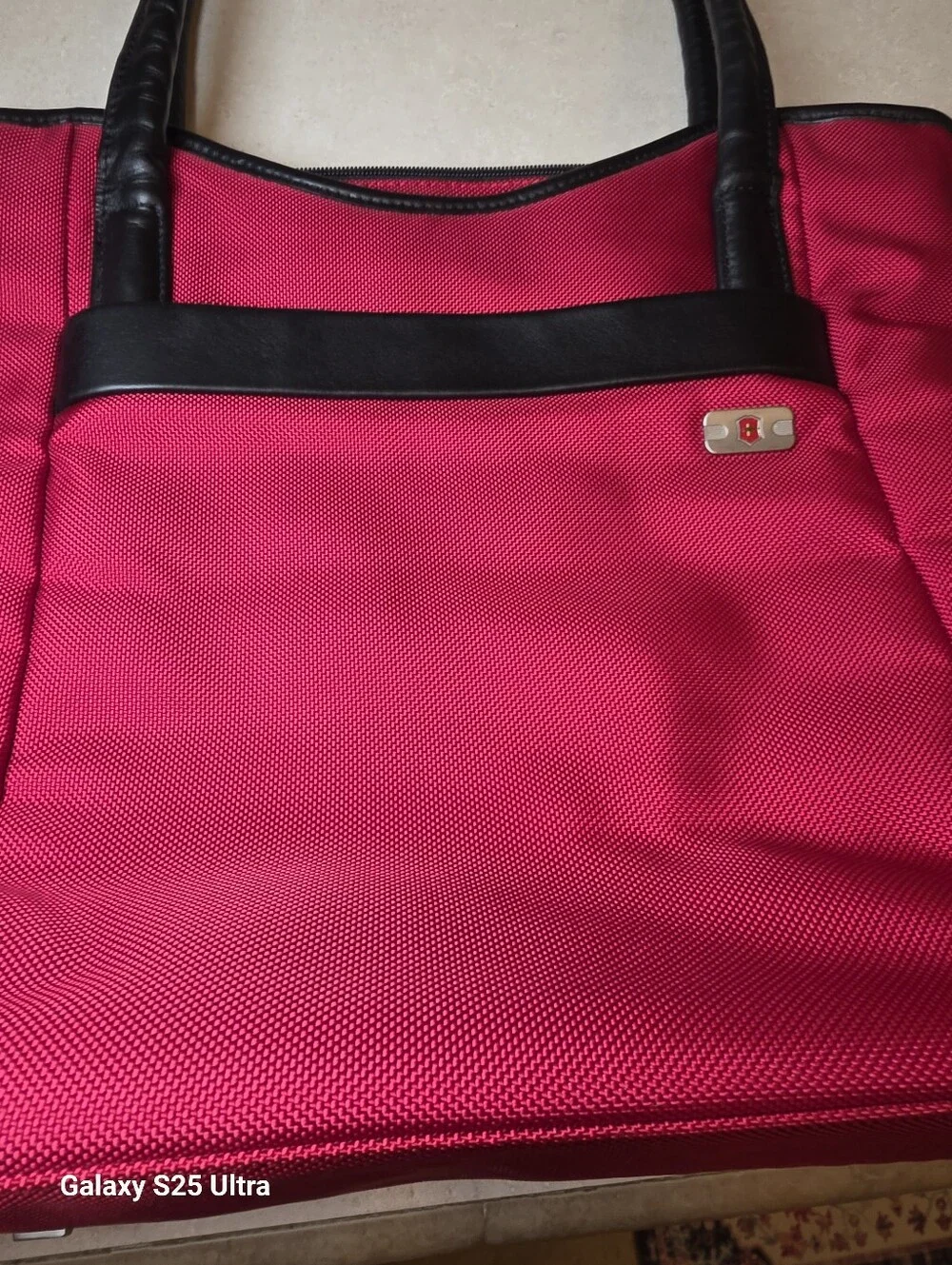 Victorinox Mobilizer NXT 4.0 Large Canvas Tote Bag - Red & Black EUC